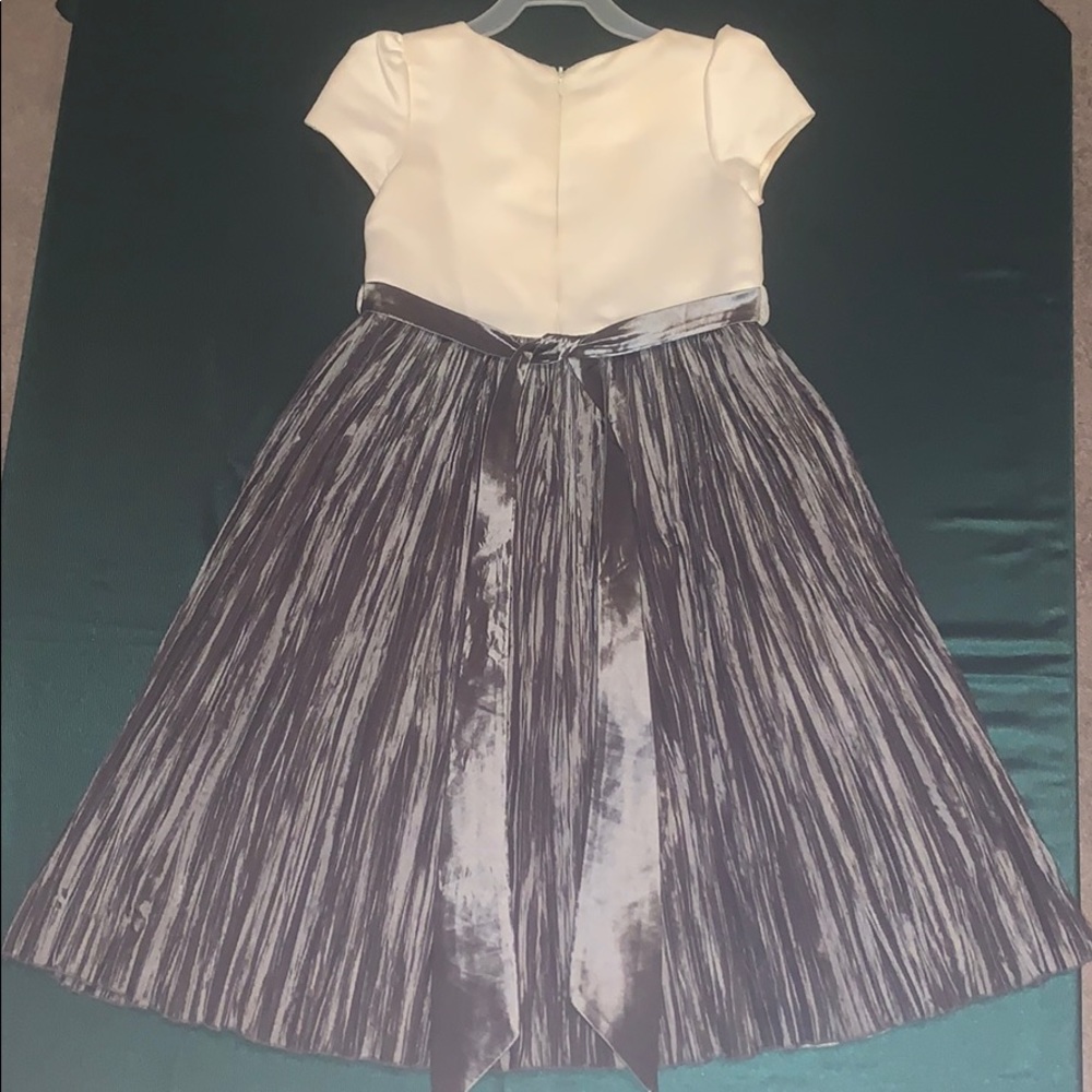 Dress - Picture 4 of 4